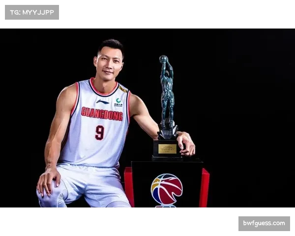 总决赛MVP奖杯“战神杯”已运抵乌鲁木齐